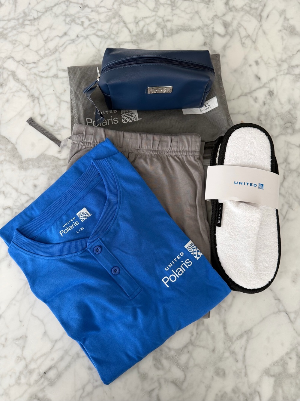 United Polaris Unisex Pajama Set L/XL Slippers Amenity Kit NWT